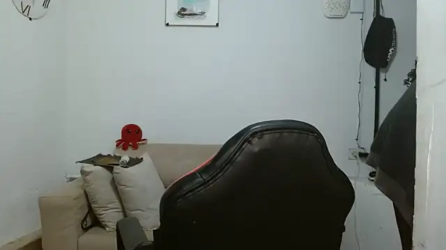 angelamarie1 online show from 07-04-26, 10:38
