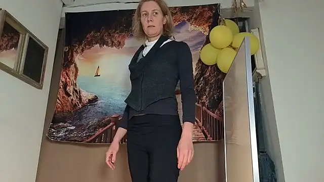 Lola Belgium online show from 05-16-26, 04:17