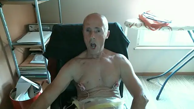 Snapshot of olibrius71 chatting on 05-21-26, 05:53 olibrius71 online show from 05-21-26, 05:53