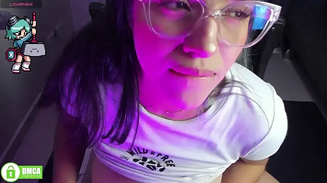 Snapshot of Roxy_clark chatting on 05-16-26, 10:36 Roxy clark online show from 05-16-26, 10:36