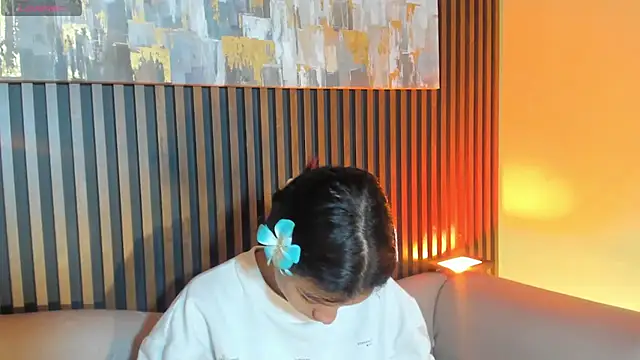 LauraAristizabal online show from 10-23-25, 12:48