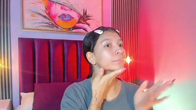 LauraAristizabal online show from 11-18-25, 12:42