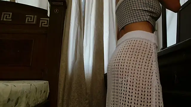 Snapshot of MINI_Petite chatting on 12-02-25, 09:21 MINI Petite online show from 12-02-25, 09:21