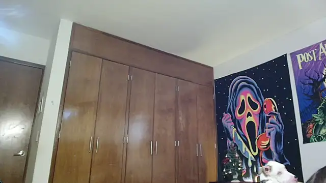 Snapshot of MINI_Petite chatting on 12-15-25, 05:50 MINI Petite online show from 12-15-25, 05:50