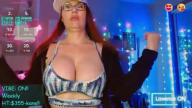 EmmaIsHere online show from 11-26-25, 01:56