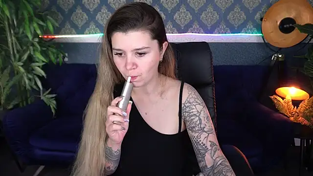 AmellyMilly online show from 11-30-25, 08:13