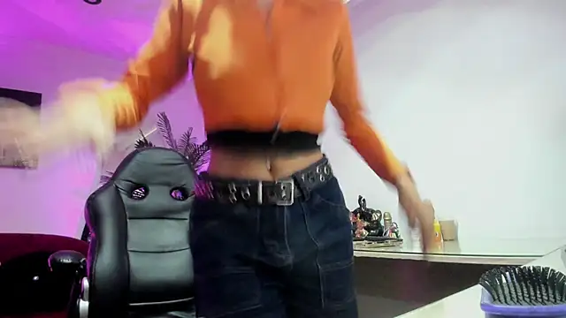 Meghan320 online show from 10-31-25, 11:33