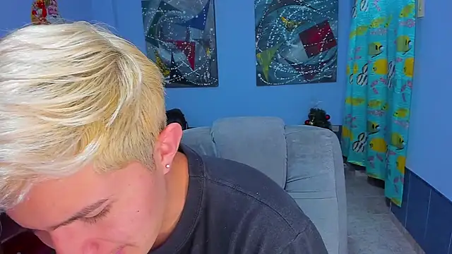 Snapshot of patrik_027 chatting on 12-17-25, 07:42 patrik 027 online show from 12-17-25, 07:42