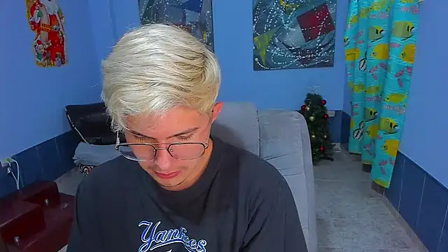 Snapshot of patrik_027 chatting on 12-18-25, 08:42 patrik 027 online show from 12-18-25, 08:42