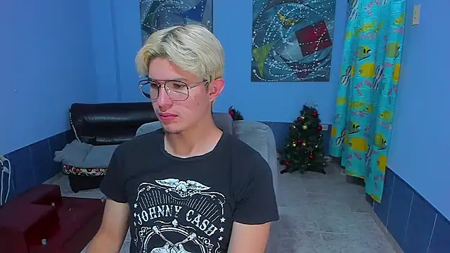 Snapshot of patrik_027 chatting on 01-06-26, 05:05 patrik 027 online show from 01-06-26, 05:05