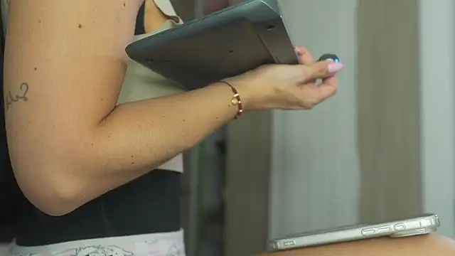 sarah hiill online show from 04-21-26, 09:06