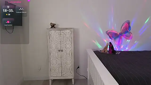 Snapshot of CharlotteDoe chatting on 12-11-24, 03:45 CharlotteDoe online show from 12-11-24, 03:45