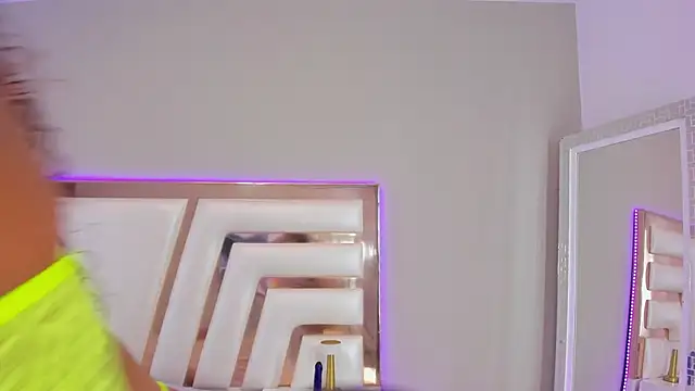 Aisharhodes00 online show from 02-04-26, 09:09