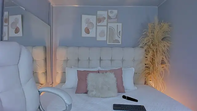 Snapshot of Stefhanyblow chatting on 02-07-25, 12:20 Stefhanyblow online show from 02-07-25, 12:20