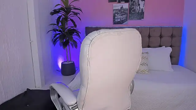 Snapshot of Stefhanyblow chatting on 03-12-25, 12:31 Stefhanyblow online show from 03-12-25, 12:31