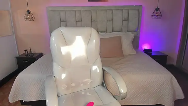 Snapshot of Stefhanyblow chatting on 09-13-25, 10:53 Stefhanyblow online show from 09-13-25, 10:53