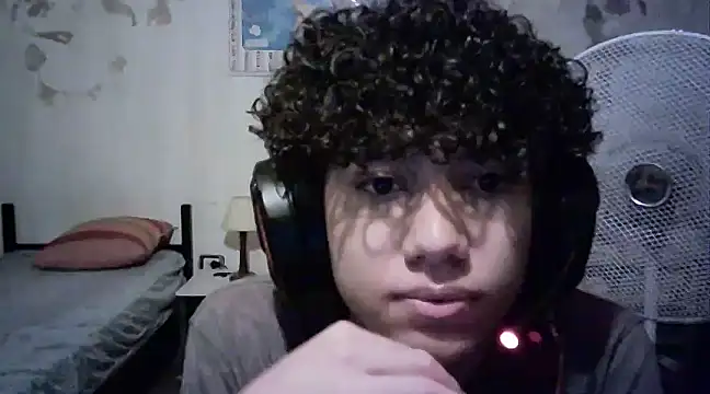 Snapshot of Emv2 chatting on 02-13-25, 03:07 Emv2 online show from 02-13-25, 03:07