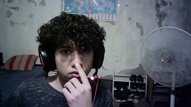 Snapshot of Emv2 chatting on 02-27-25, 06:07 Emv2 online show from 02-27-25, 06:07