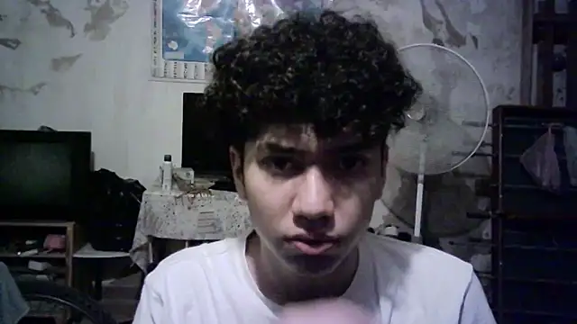 Snapshot of Emv2 chatting on 02-11-26, 03:44 Emv2 online show from 02-11-26, 03:44