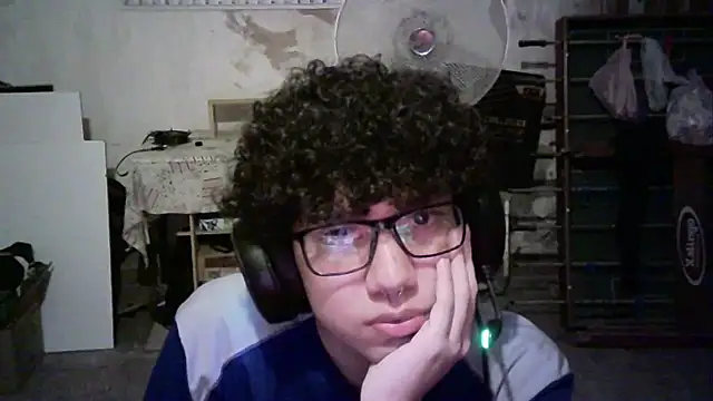 Snapshot of Emv2 chatting on 03-17-26, 02:49 Emv2 online show from 03-17-26, 02:49