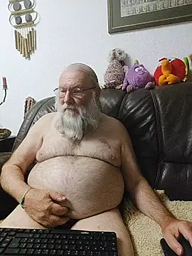 Snapshot of SexySantaC chatting on 05-13-26, 08:06 SexySantaC online show from 05-13-26, 08:06