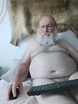 Snapshot of SexySantaC chatting on 05-14-26, 08:21 SexySantaC online show from 05-14-26, 08:21