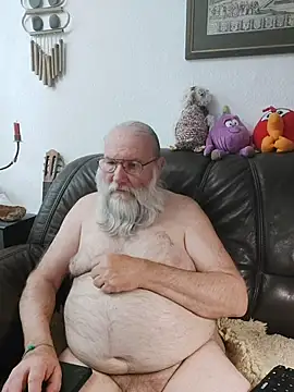 Snapshot of SexySantaC chatting on 05-20-26, 07:53 SexySantaC online show from 05-20-26, 07:53