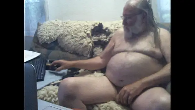 Snapshot of SexySantaC chatting on 06-04-26, 06:36 SexySantaC online show from 06-04-26, 06:36