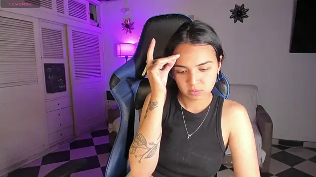 Miss Nicole online show from 01-17-25, 01:47