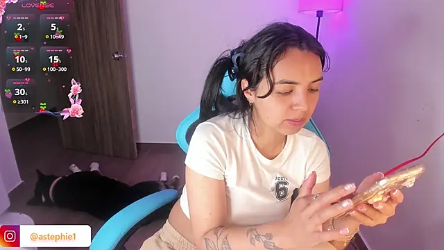 Miss Nicole online show from 11-26-25, 06:53