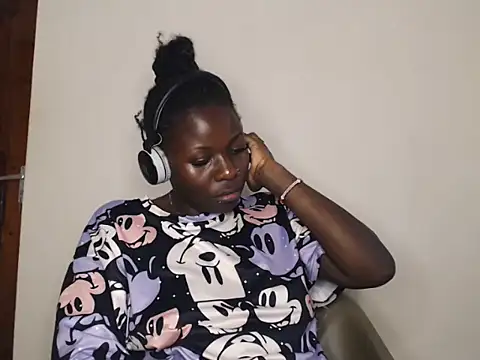 queenofqueens96 online show from 03-12-26, 06:19