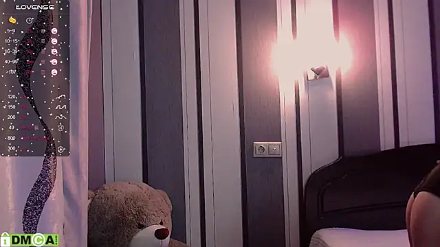 Snapshot of _Amelle_ chatting on 02-21-25, 01:33 Amelle online show from 02-21-25, 01:33