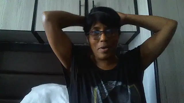 Snapshot of MsAttitude chatting on 12-12-24, 10:45 MsAttitude online show from 12-12-24, 10:45
