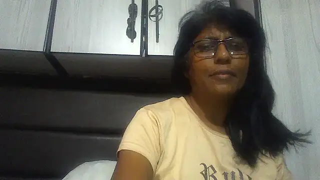 Snapshot of MsAttitude chatting on 02-18-25, 09:32 MsAttitude online show from 02-18-25, 09:32