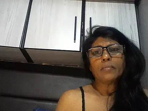 Snapshot of MsAttitude chatting on 10-06-25, 06:00 MsAttitude online show from 10-06-25, 06:00