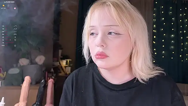 Snapshot of LisaLaas chatting on 01-13-26, 01:49 LisaLaas online show from 01-13-26, 01:49