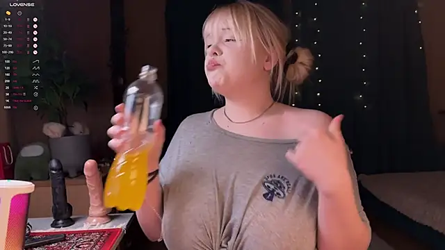 Snapshot of LisaLaas chatting on 02-22-26, 09:24 LisaLaas online show from 02-22-26, 09:24