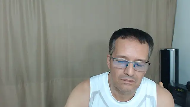 Snapshot of Daddyhot_Alejo chatting on 06-20-26, 11:29 Daddyhot Alejo online show from 06-20-26, 11:29