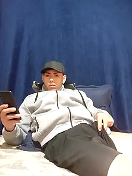 Snapshot of SEBASTHIAN chatting on 04-12-26, 03:11 SEBASTHIAN online show from 04-12-26, 03:11