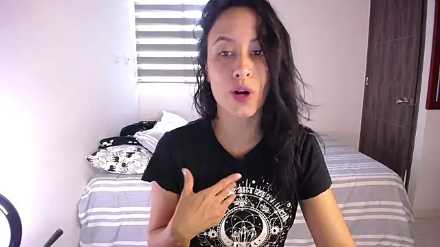 amyharlow 1 online show from 12-18-25, 10:05