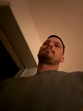 Jonkitzler1 online show from 12-04-25, 04:27