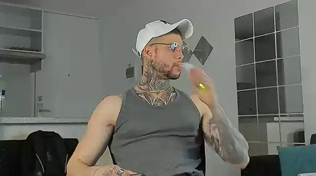  jamesleandros1 online show from 12-03-24, 11:57