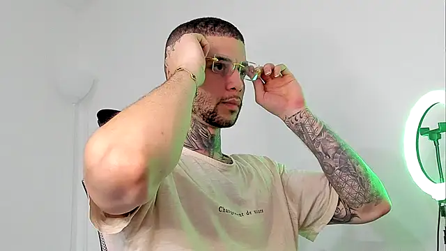  jamesleandros1 online show from 10-01-25, 08:59