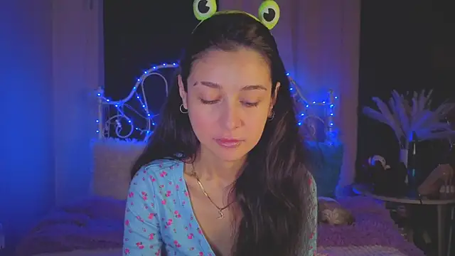 Snapshot of Funny_Bunny chatting on 10-25-25, 02:30 Funny Bunny online show from 10-25-25, 02:30