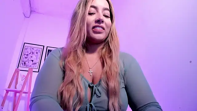 sofihill01 online show from 04-14-26, 09:32