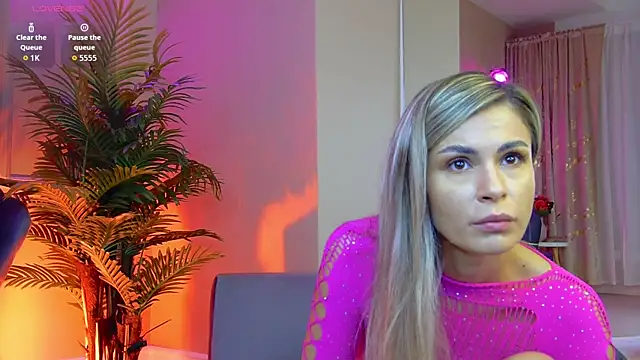 Avril Cyrus online show from 10-28-25, 07:01
