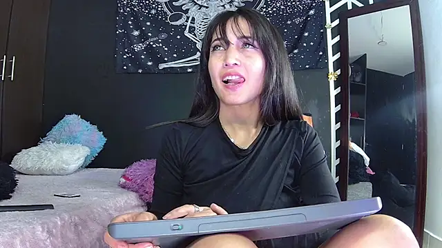 EvangelineCors online show from 09-12-25, 06:19