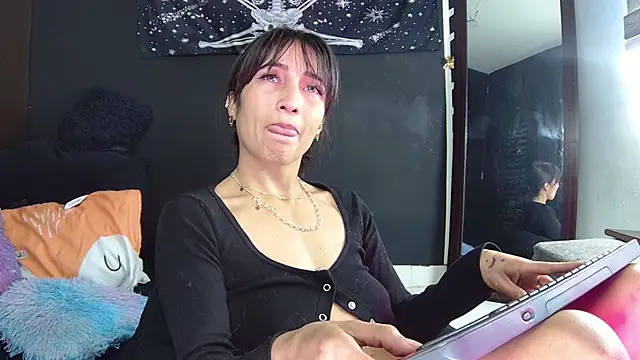 EvangelineCors online show from 11-07-25, 06:08