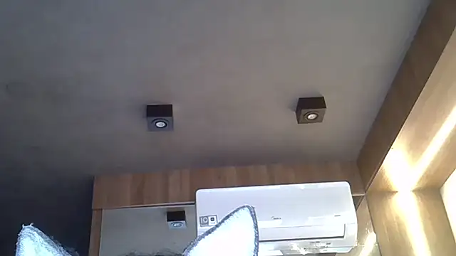 Skinny-Kitten online show from 10-28-25, 06:21