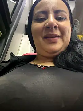 Abril Luv online show from 10-22-25, 01:06